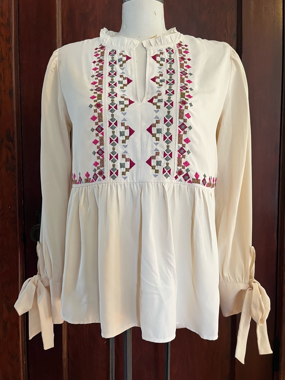 Ann Taylor Boho Embroidered Cream Peasant Top - Size Small